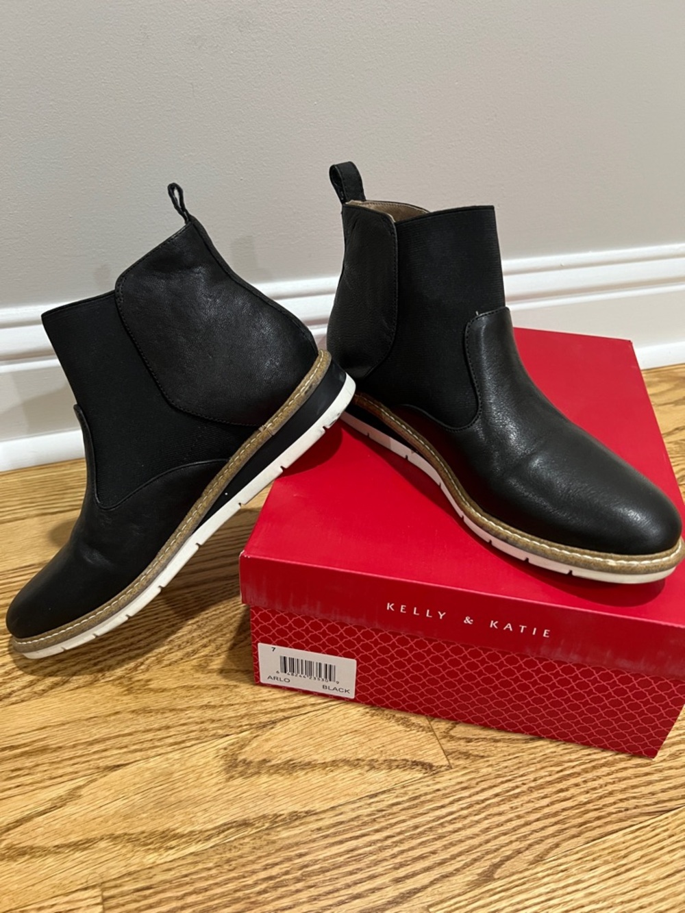 Kelly & Kate Black Chelsea style slip on boot - size 7
